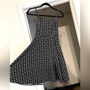 Old Navy Black and White Printed V Neck Spaghetti Strap Dress